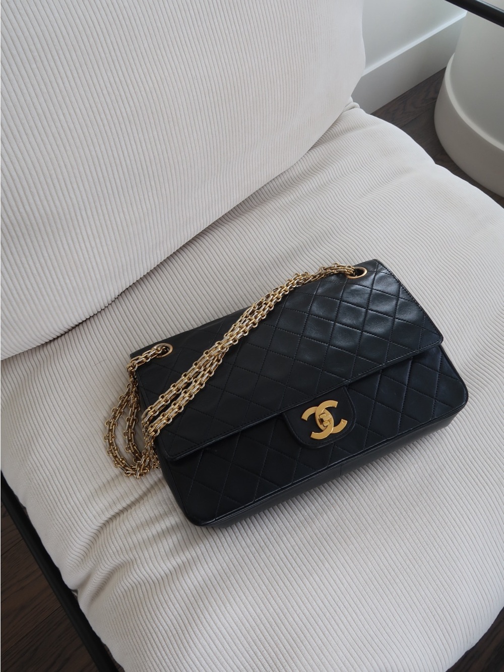 CHANEL Black Quilted Shoulder Bag with Gold Chain